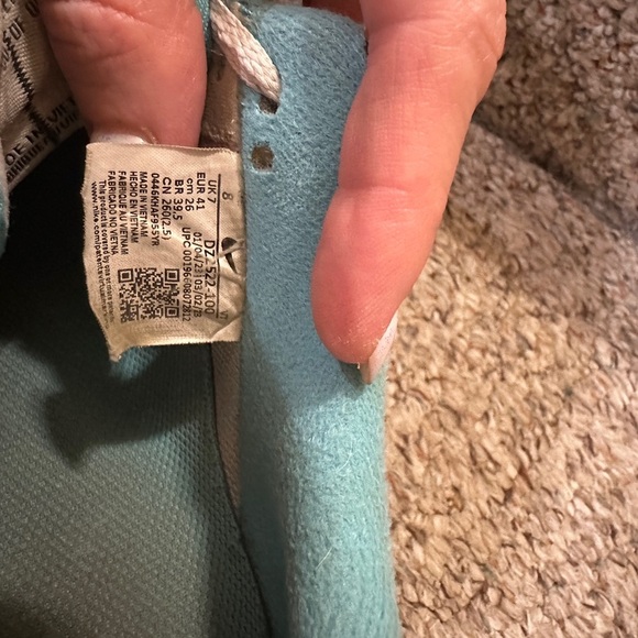 Nike Men's Athletic Shoes in Blue and White - Picture 6 of 6